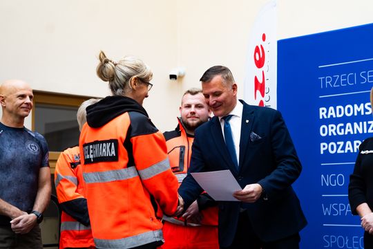 Uroczystość zakończenia szkolenia z samoobrony dla ratowników medycznych „Bezpieczny Radom – bezpieczny Ratownik II” (zdjęcia)