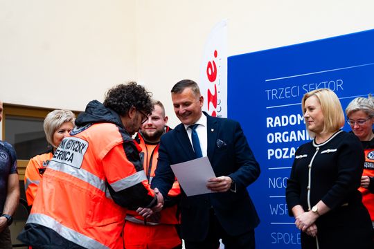 Uroczystość zakończenia szkolenia z samoobrony dla ratowników medycznych „Bezpieczny Radom – bezpieczny Ratownik II” (zdjęcia)