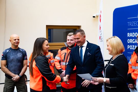 Uroczystość zakończenia szkolenia z samoobrony dla ratowników medycznych „Bezpieczny Radom – bezpieczny Ratownik II” (zdjęcia)