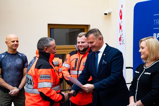 Uroczystość zakończenia szkolenia z samoobrony dla ratowników medycznych „Bezpieczny Radom – bezpieczny Ratownik II” (zdjęcia)