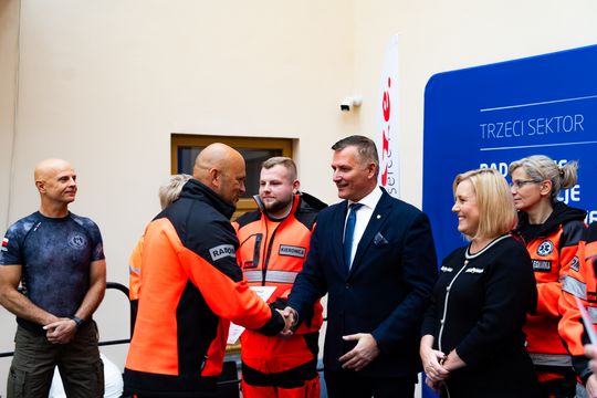 Uroczystość zakończenia szkolenia z samoobrony dla ratowników medycznych „Bezpieczny Radom – bezpieczny Ratownik II” (zdjęcia)