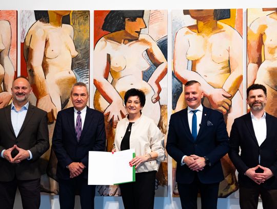 Konferencja prasowa dot. przekazania 7 obrazów Wojciecha Fangora dla MCSW Elektrownia (zdjęcia)