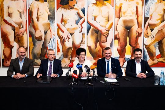 Konferencja prasowa dot. przekazania 7 obrazów Wojciecha Fangora dla MCSW Elektrownia (zdjęcia)