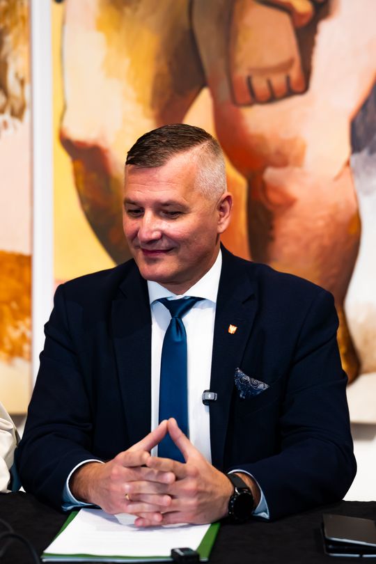 Konferencja prasowa dot. przekazania 7 obrazów Wojciecha Fangora dla MCSW Elektrownia (zdjęcia)