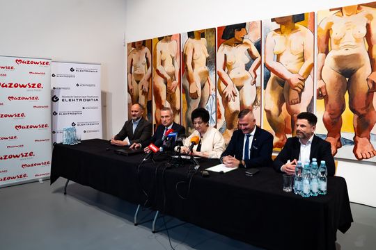 Konferencja prasowa dot. przekazania 7 obrazów Wojciecha Fangora dla MCSW Elektrownia (zdjęcia)