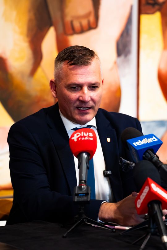 Konferencja prasowa dot. przekazania 7 obrazów Wojciecha Fangora dla MCSW Elektrownia (zdjęcia)