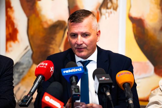 Konferencja prasowa dot. przekazania 7 obrazów Wojciecha Fangora dla MCSW Elektrownia (zdjęcia)