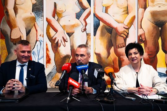 Konferencja prasowa dot. przekazania 7 obrazów Wojciecha Fangora dla MCSW Elektrownia (zdjęcia)