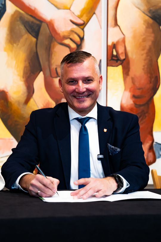 Konferencja prasowa dot. przekazania 7 obrazów Wojciecha Fangora dla MCSW Elektrownia (zdjęcia)