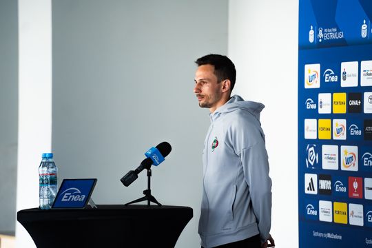 Konferencja prasowa z nowym trenerem Radomiaka (zdjęcia) Konferencja prasowa z nowym trenerem Radomiaka (zdjęcia)