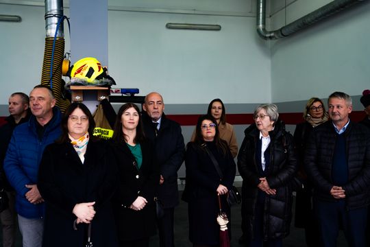 Przekazanie nowego wozu strażackiego dla OSP Borkowice (zdjęcia)