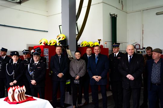 Przekazanie nowego wozu strażackiego dla OSP Borkowice (zdjęcia)