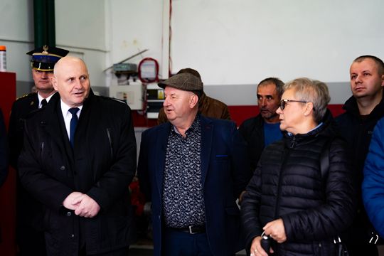 Przekazanie nowego wozu strażackiego dla OSP Borkowice (zdjęcia)