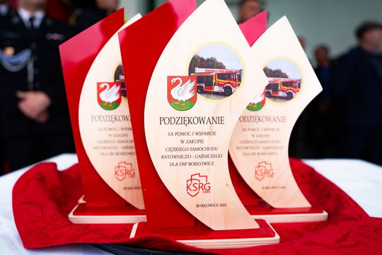 Przekazanie nowego wozu strażackiego dla OSP Borkowice (zdjęcia)