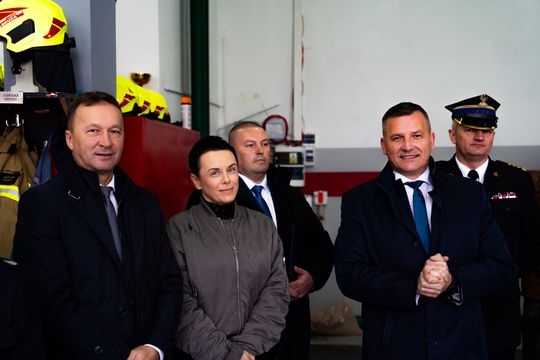 Przekazanie nowego wozu strażackiego dla OSP Borkowice (zdjęcia)