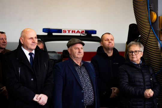 Przekazanie nowego wozu strażackiego dla OSP Borkowice (zdjęcia)