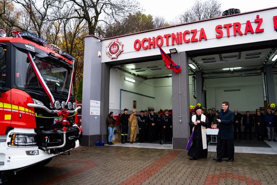 Przekazanie nowego wozu strażackiego dla OSP Borkowice (zdjęcia)