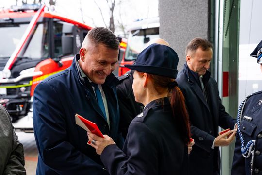 Przekazanie nowego wozu strażackiego dla OSP Borkowice (zdjęcia)