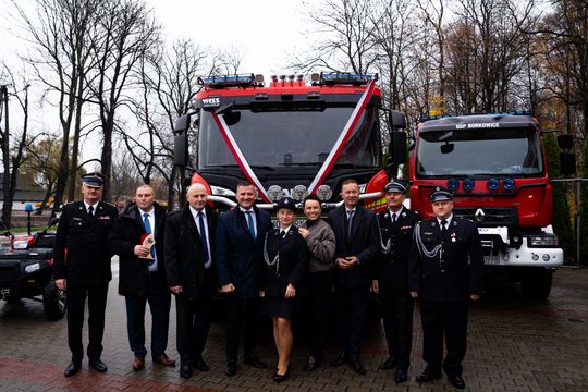 Przekazanie nowego wozu strażackiego dla OSP Borkowice (zdjęcia)