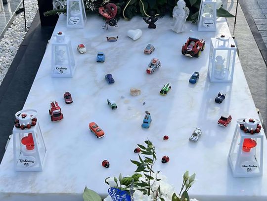 Okradziony grób dziecka na cmentarzu na Firleju