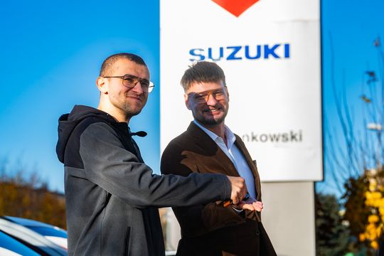 Rok z nagrodą Radia Rekord! Pan Dominik pożegnał swoje Suzuki Swift (zdjęcia) Rok z nagrodą Radia Rekord! Pan Dominik pożegnał swoje Suzuki Swift (zdjęcia)