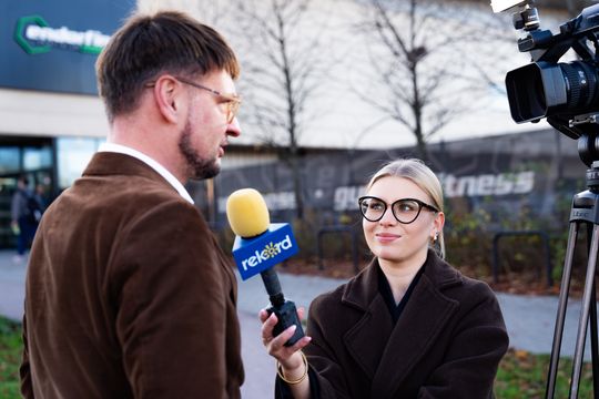 Rok z nagrodą Radia Rekord! Pan Dominik pożegnał swoje Suzuki Swift (zdjęcia) Rok z nagrodą Radia Rekord! Pan Dominik pożegnał swoje Suzuki Swift (zdjęcia)
