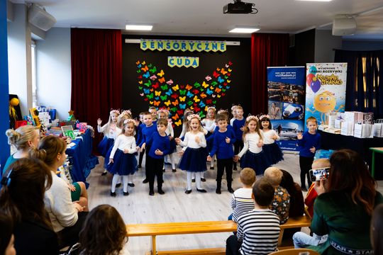 „Sensoryczne cuda – tworzymy i odkrywamy świat zmysłów" w Publicznym przedszkolu nr 6 (zdjęcia) „Sensoryczne cuda – tworzymy i odkrywamy świat zmysłów" w Publicznym przedszkolu nr 6 (zdjęcia)