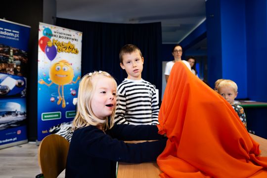 „Sensoryczne cuda – tworzymy i odkrywamy świat zmysłów" w Publicznym przedszkolu nr 6 (zdjęcia) „Sensoryczne cuda – tworzymy i odkrywamy świat zmysłów" w Publicznym przedszkolu nr 6 (zdjęcia)