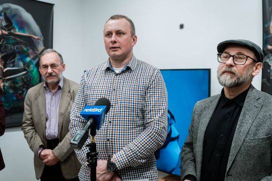 Wernisaż wystawy Lecha Polcyna pt. Po za granicą trójwymiaru 002.jpg