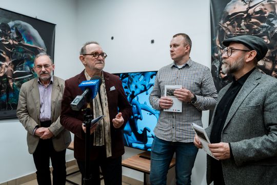 Wernisaż wystawy Lecha Polcyna pt. Po za granicą trójwymiaru 011.jpg