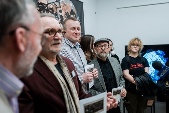 Wernisaż wystawy Lecha Polcyna pt. Po za granicą trójwymiaru 021.jpg Wernisaż wystawy Lecha Polcyna pt. Po za granicą trójwymiaru 021.jpg