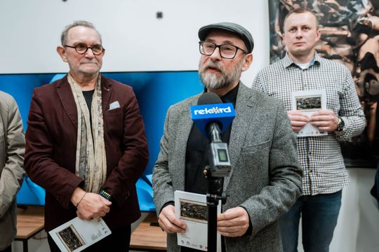 Wernisaż wystawy Lecha Polcyna pt. Po za granicą trójwymiaru 024.jpg Wernisaż wystawy Lecha Polcyna pt. Po za granicą trójwymiaru 024.jpg