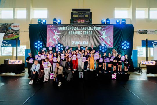 Ogólnopolski Andrzejkowy Konkurs Tańca Zwoleń 022.jpg Ogólnopolski Andrzejkowy Konkurs Tańca Zwoleń 022.jpg