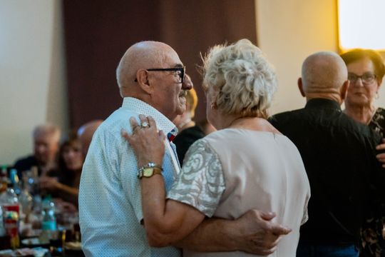 Jesienna potańcówka w DK Idalin 012.jpg Jesienna potańcówka w DK Idalin 012.jpg