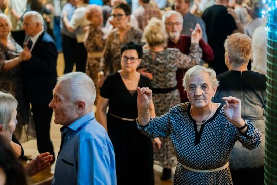 Jesienna potańcówka w DK Idalin 015.jpg