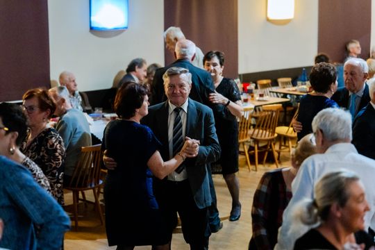 Jesienna potańcówka w DK Idalin 022.jpg Jesienna potańcówka w DK Idalin 022.jpg