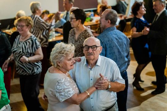 Jesienna potańcówka w DK Idalin 023.jpg