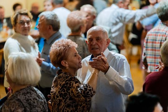 Jesienna potańcówka w DK Idalin 030.jpg