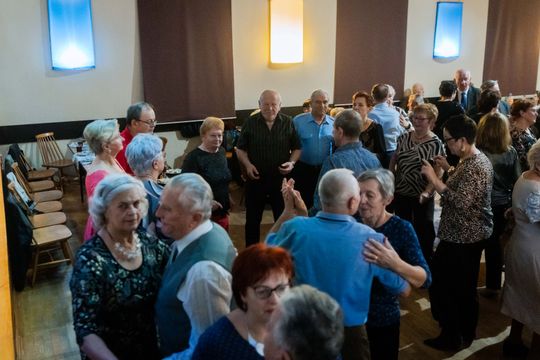 Jesienna potańcówka w DK Idalin 039.jpg