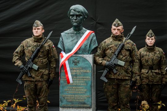 Odsłonięcie Pomnika Teresy Grodzińskiej 004.jpg