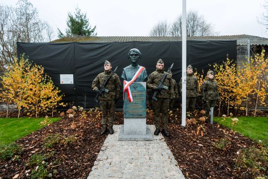 Odsłonięcie Pomnika Teresy Grodzińskiej 017.jpg