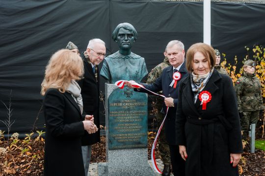Odsłonięcie Pomnika Teresy Grodzińskiej 027.jpg