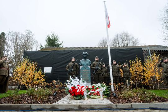 Odsłonięcie Pomnika Teresy Grodzińskiej 040.jpg