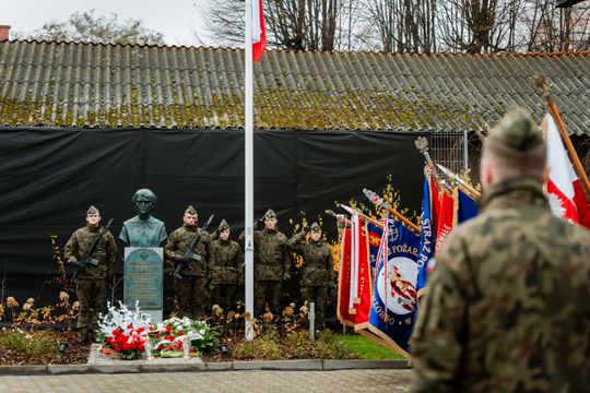 Odsłonięcie Pomnika Teresy Grodzińskiej 042.jpg