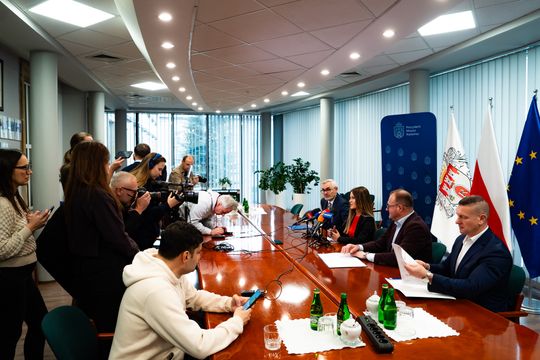 Podpisanie umowy na zakup nowych autobusów elektrycznych (zdjęcia)