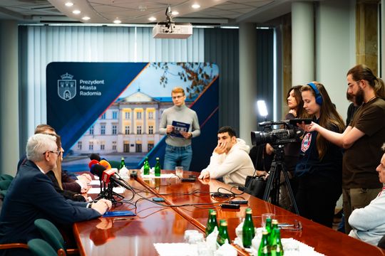 Podpisanie umowy na zakup nowych autobusów elektrycznych (zdjęcia)