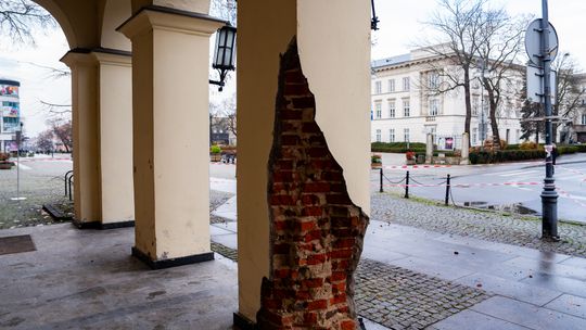 Budynek "Łaźni" uszkodzony w wypadku (zdjęcia) Budynek "Łaźni" uszkodzony w wypadku (zdjęcia)