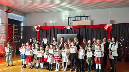 Międzyszkolny Konkurs Wokalny "Dla niepodległej" (zdjęcia) Międzyszkolny Konkurs Wokalny "Dla niepodległej" (zdjęcia)