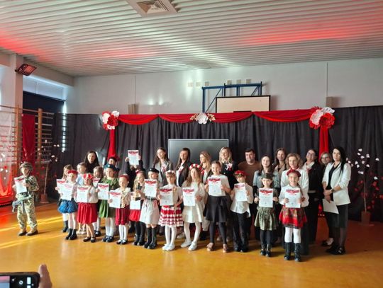 Międzyszkolny Konkurs Wokalny "Dla niepodległej" (zdjęcia)