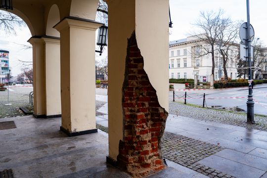 Budynek "Łaźni" uszkodzony w wypadku (zdjęcia)